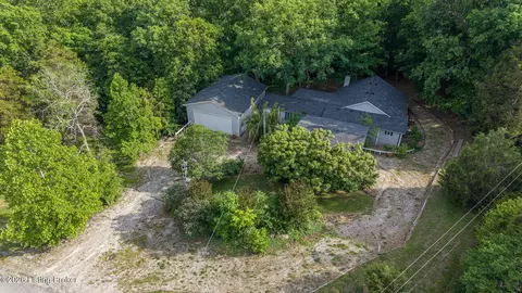 877 Twin Cove Rd, Clarkson, KY 42726