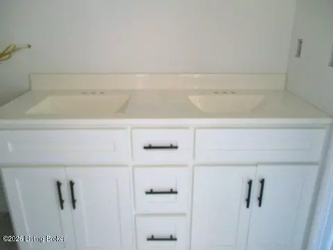 Bath - 1649 Bearwallow Rd, Springfield, KY 40069 photo 2 of 3