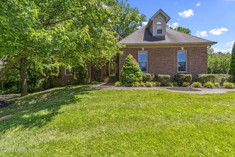 1719 Southlake Dr, Louisville, KY 40223