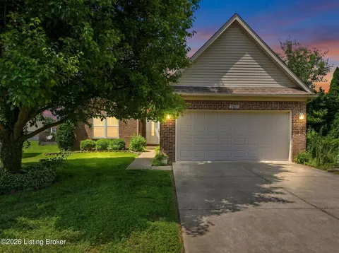 7217 Meadow Ridge Dr, Louisville, KY 40218