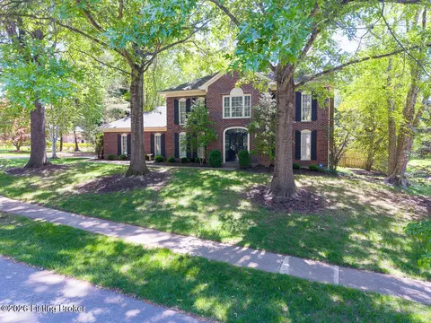 8008 Montero Dr, Prospect, KY 40059