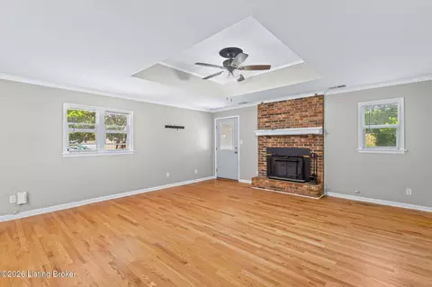 Living - 330 Stringer Ln, Mount Washington, KY 40047 photo 7 of 10