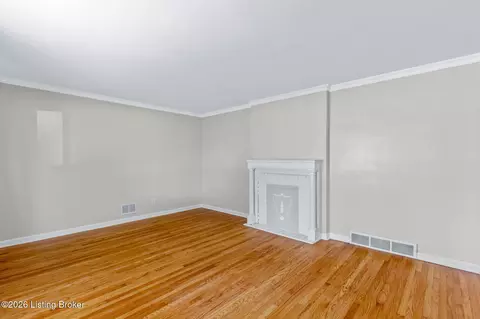 Living - 330 Stringer Ln, Mount Washington, KY 40047 photo 3 of 10