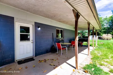 Exterior - 330 Stringer Ln, Mount Washington, KY 40047 photo 7 of 13