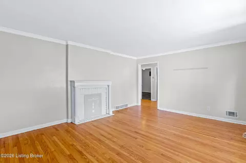Living - 330 Stringer Ln, Mount Washington, KY 40047 photo 4 of 10