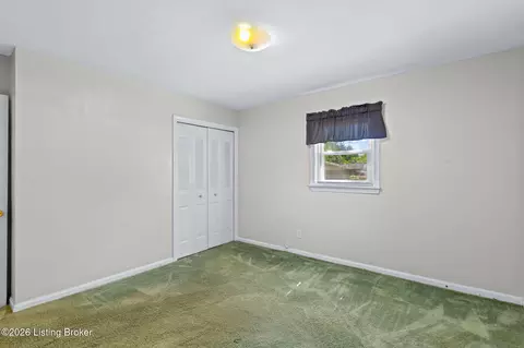 Bedroom - 330 Stringer Ln, Mount Washington, KY 40047 photo 4 of 6