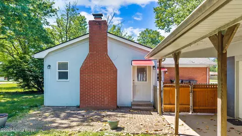 Exterior - 330 Stringer Ln, Mount Washington, KY 40047 photo 9 of 13