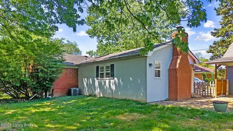 Exterior - 330 Stringer Ln, Mount Washington, KY 40047 photo 8 of 13