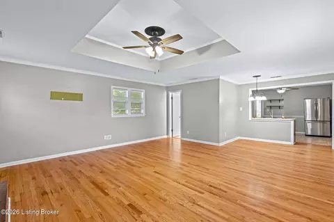 Living - 330 Stringer Ln, Mount Washington, KY 40047 photo 8 of 10