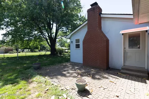 Exterior - 330 Stringer Ln, Mount Washington, KY 40047 photo 5 of 13