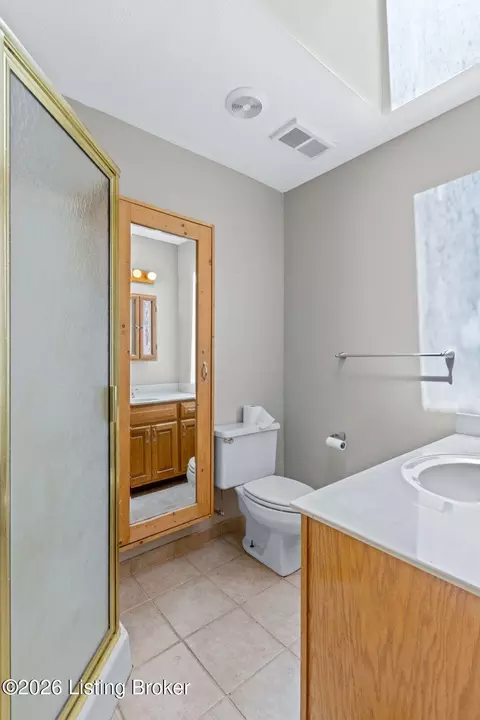 Bath - 330 Stringer Ln, Mount Washington, KY 40047 photo 3 of 4