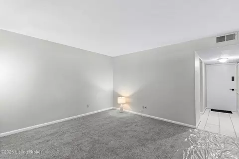 2300 Dundee Rd #6, Louisville, KY 40205