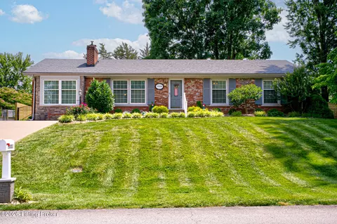 10003 Silverwood Ln, Louisville, KY 40272