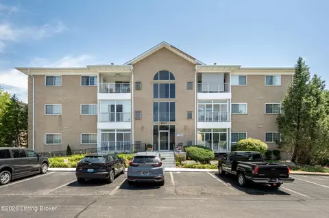 8507 Atrium Dr #202, Louisville, KY 40220