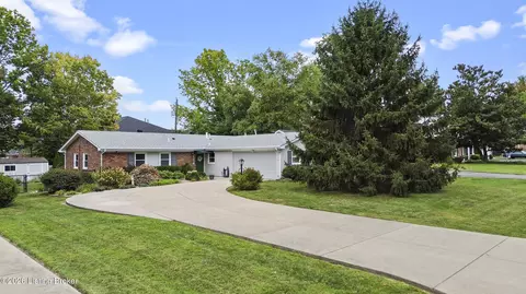 121 Blue Fields Rd, Louisville, KY 40223