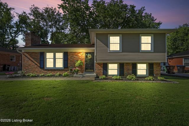 9306 Trentham Ln, Louisville, KY 40242