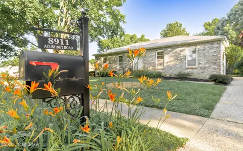 8911 Acushnet Rd, Louisville, KY 40242