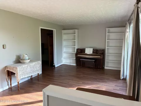 Living - 6802 Port Royal Rd, Turners Station, KY 40075 photo 1 of 4
