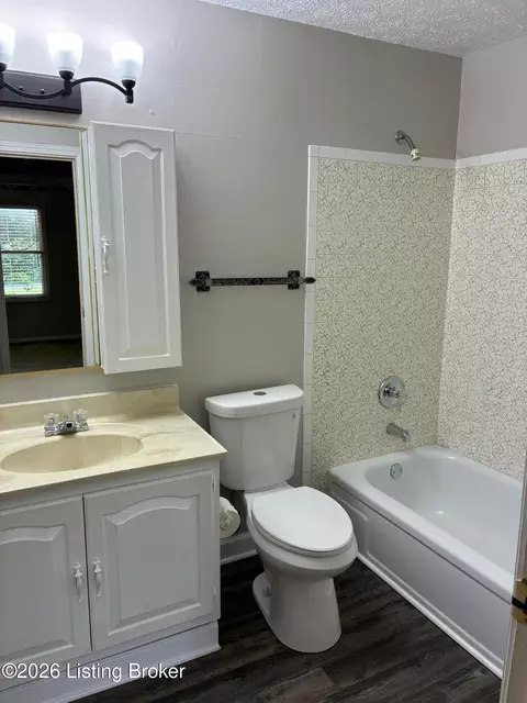 Bath - 6802 Port Royal Rd, Turners Station, KY 40075 photo 7 of 10