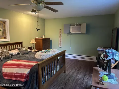 Bedroom - 6802 Port Royal Rd, Turners Station, KY 40075 photo 2 of 4