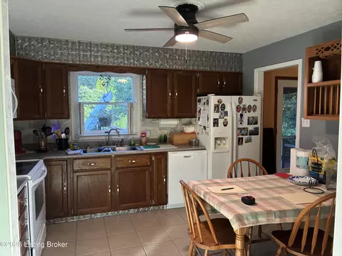 Kitchen - 6802 Port Royal Rd, Turners Station, KY 40075 photo 2 of 2