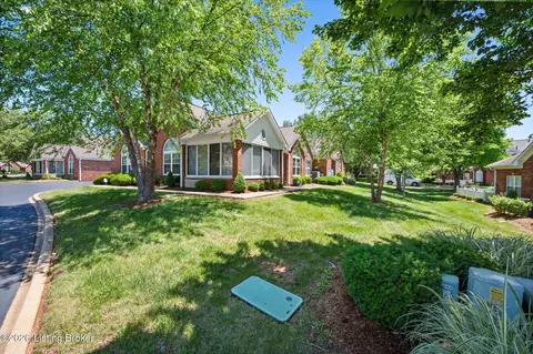 8044 Saint Andrews Village Dr, Louisville, KY 40241