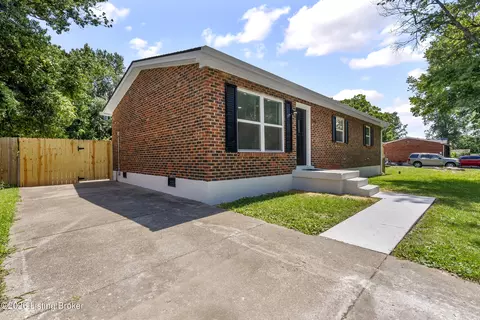 4906 Poitier Ct, Louisville, KY 40218
