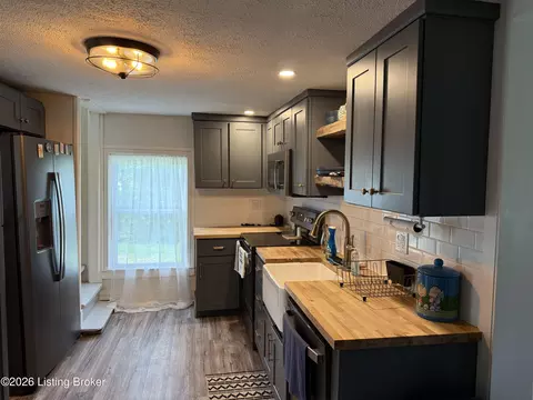 Kitchen - 75 Broadway St, Chaplin, KY 40012 photo 4 of 5