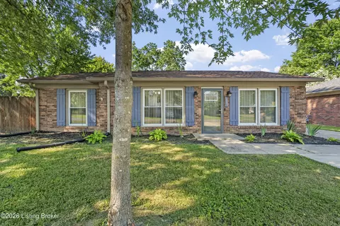 6001 Larkgrove Dr, Louisville, KY 40229