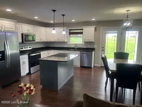 Kitchen - 210 Spencer Hamilton Rd, Loretto, KY 40037 photo 1 of 2