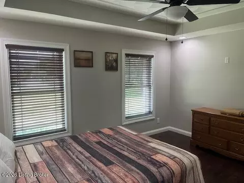 Bedroom - 210 Spencer Hamilton Rd, Loretto, KY 40037 photo 2 of 5