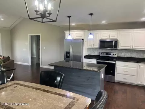 Kitchen - 210 Spencer Hamilton Rd, Loretto, KY 40037 photo 2 of 2
