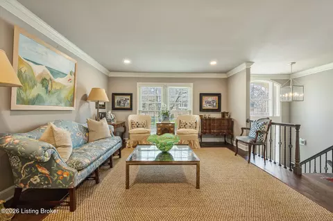 1202 Wellington Pl, Louisville, KY 40207