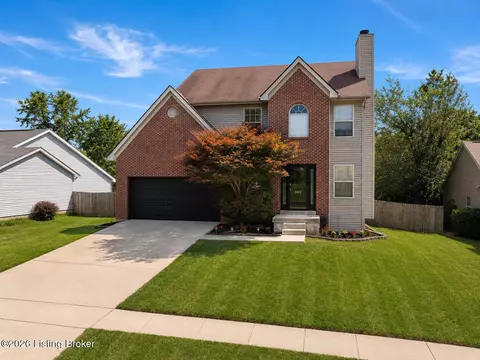 302 Woodland Lakes Dr, La Grange, KY 40031