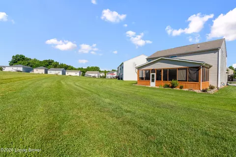 6783 Brittany Oak Dr, Louisville, KY 40229