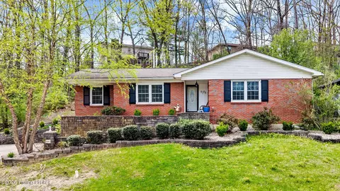 9108 Royal Oak Dr, Louisville, KY 40272