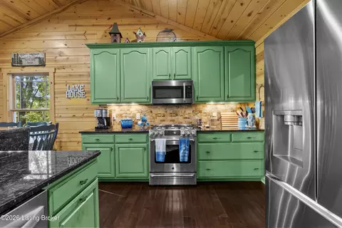 Kitchen - 132 Cypress Ln, Bee Spring, KY 42207 photo 4 of 5