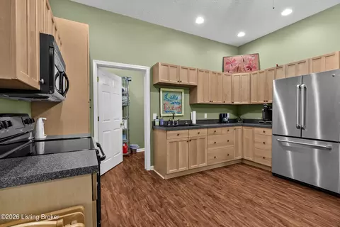 Kitchen - 132 Cypress Ln, Bee Spring, KY 42207 photo 5 of 5