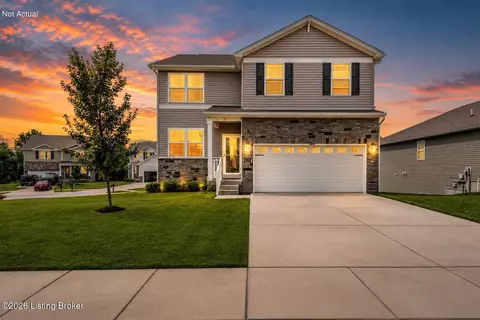 8016 Cedar Meadows Ln, Louisville, KY 40229