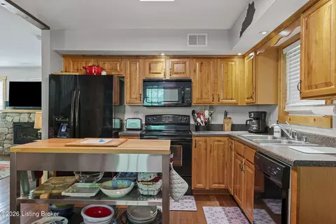 Kitchen - 49 Circle Dr, Clarkson, KY 42726 photo 3 of 3