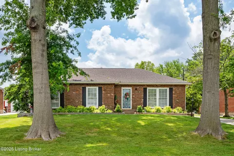 9214 Axminster Dr, Jeffersontown, KY 40299