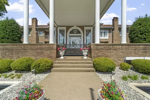 8605 Shelbyville Rd #127, Louisville, KY 40222