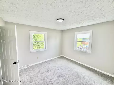 Bedroom - 207 Rizer Ave, Springfield, KY 40069 photo 3 of 4