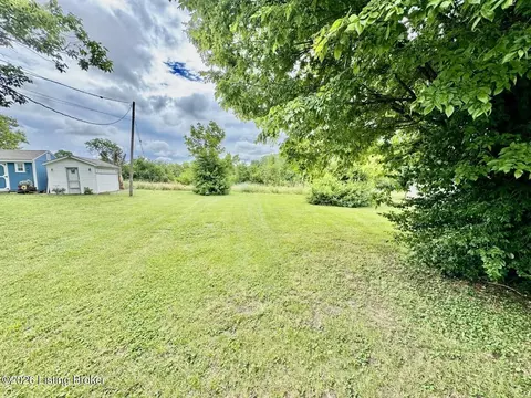 Exterior - 207 Rizer Ave, Springfield, KY 40069 photo 3 of 4