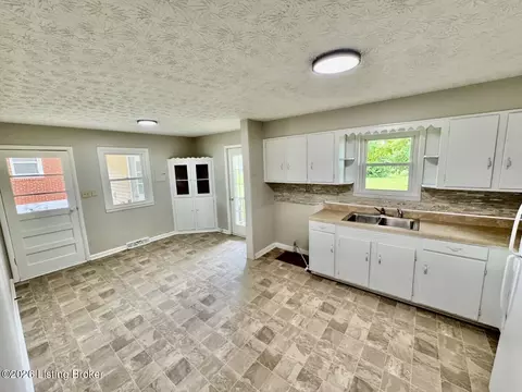 Kitchen - 207 Rizer Ave, Springfield, KY 40069 photo 1 of 2