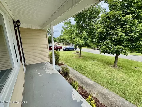 Exterior - 207 Rizer Ave, Springfield, KY 40069 photo 2 of 4