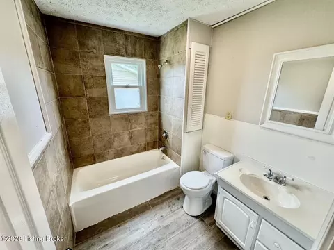 Bath - 207 Rizer Ave, Springfield, KY 40069 photo 1 of 1