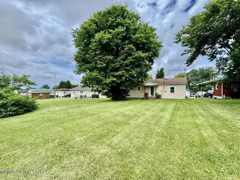 Exterior - 207 Rizer Ave, Springfield, KY 40069 photo 4 of 4