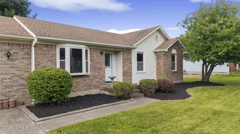 8401 Silver Fox Rd, Louisville, KY 40291