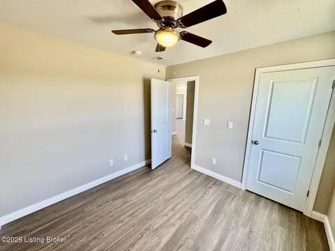Bedroom - 1574 Old Perryville Loop, Springfield, KY 40069 photo 6 of 6